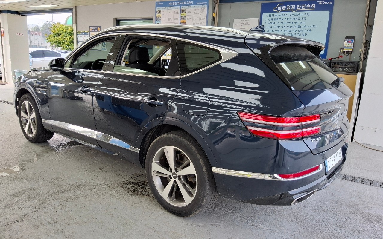 2021 - genesis gv80