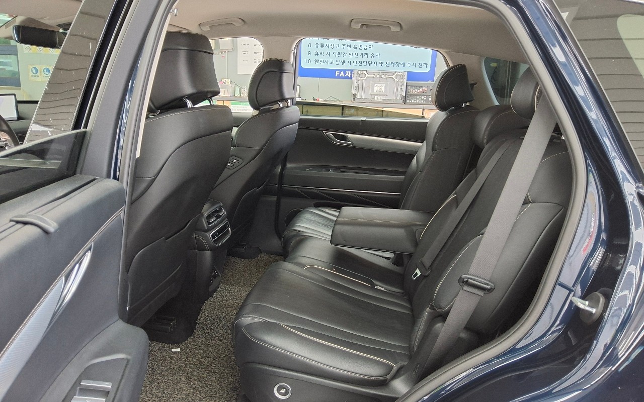 2021 - genesis gv80