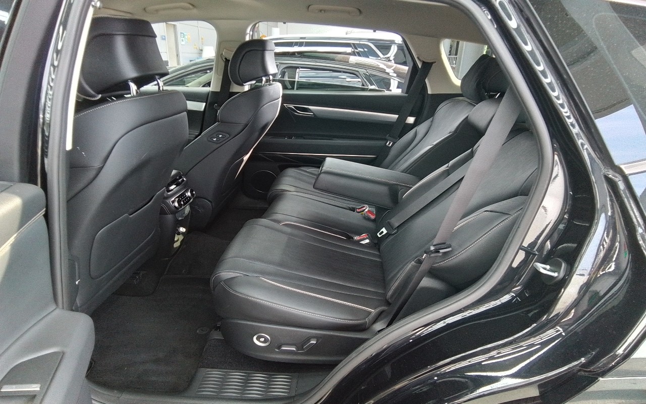 2021 - genesis gv80