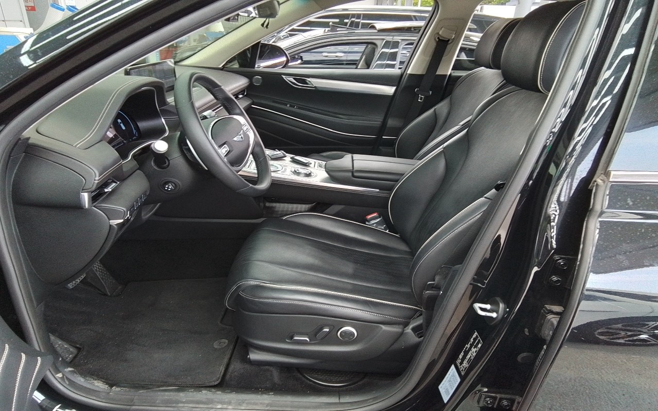 2021 - genesis gv80