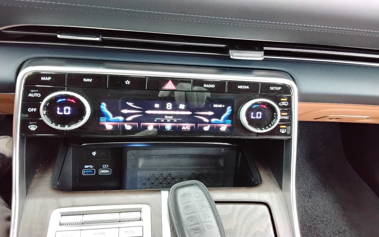2021 - genesis gv80