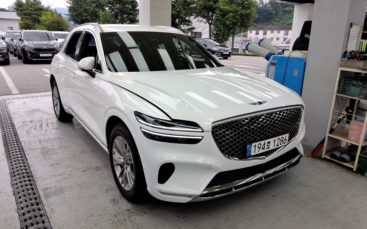 2023 - genesis gv70