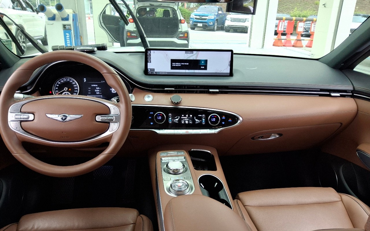 2023 - genesis gv70