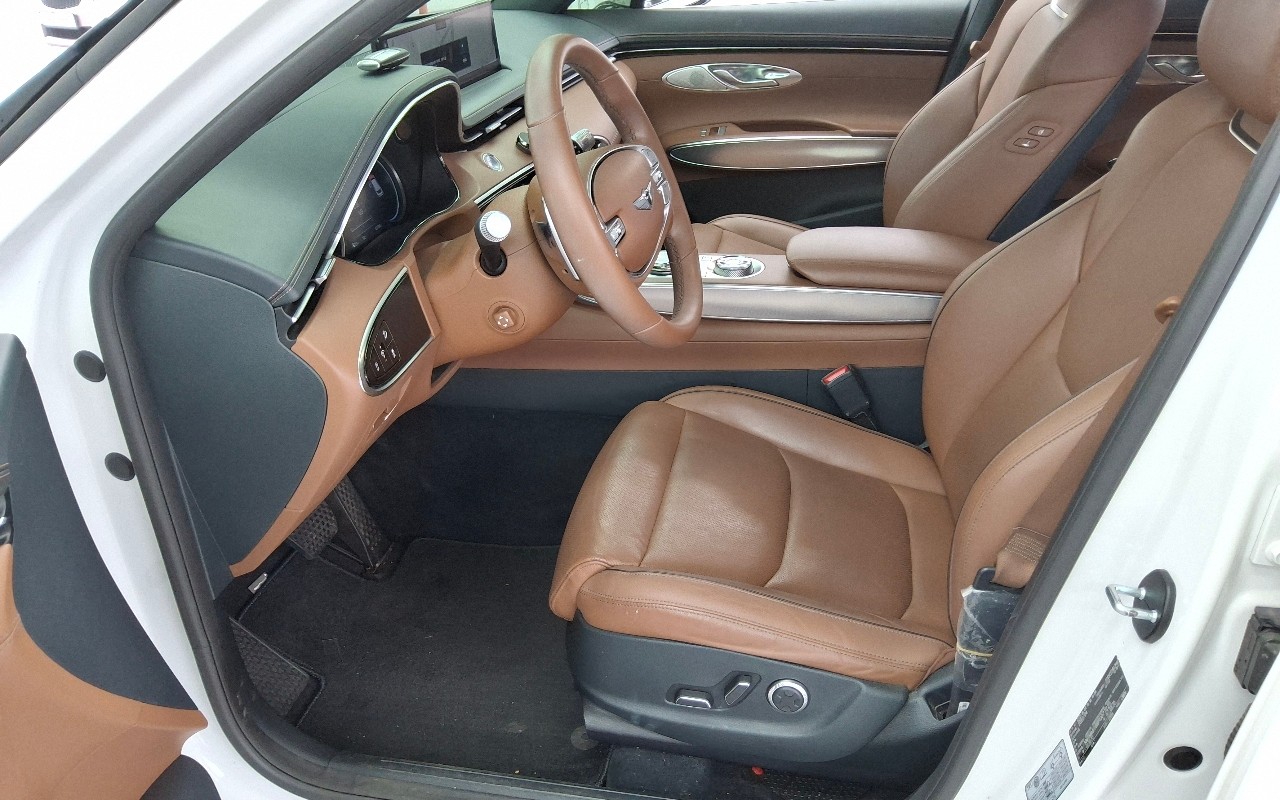 2023 - genesis gv70