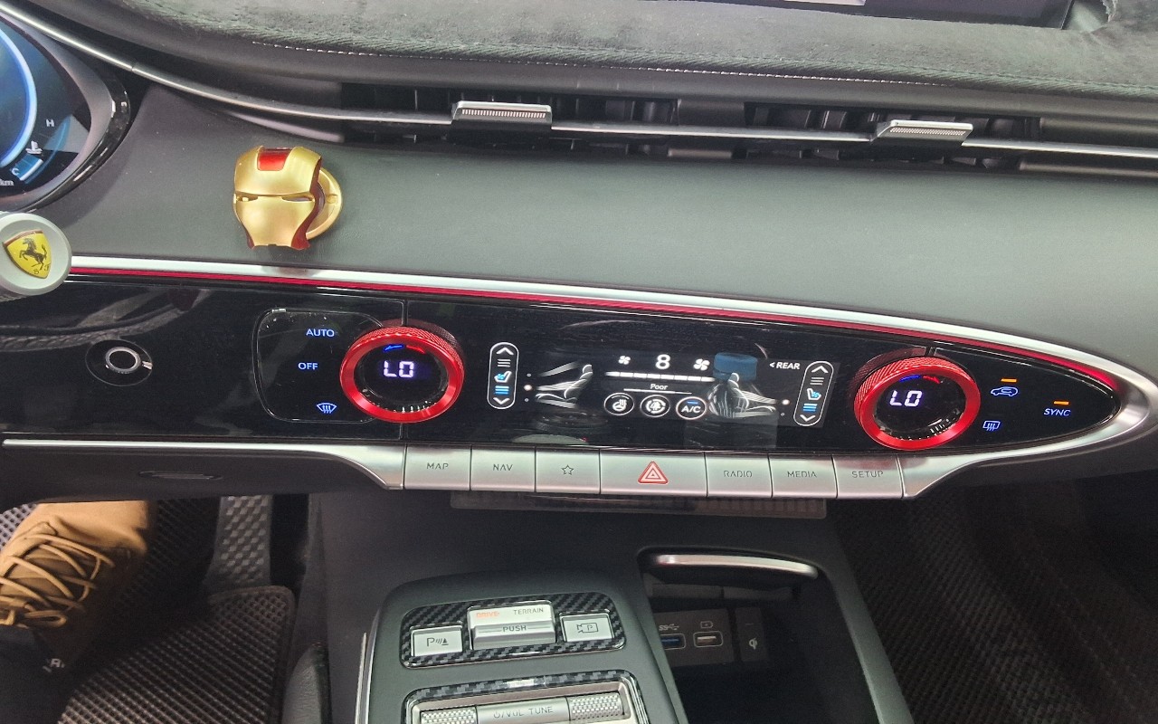 2022 - genesis gv70
