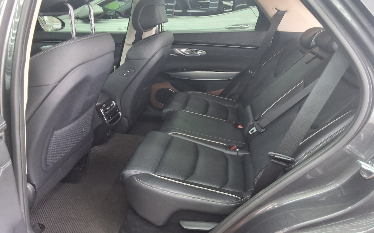 2022 - genesis gv70