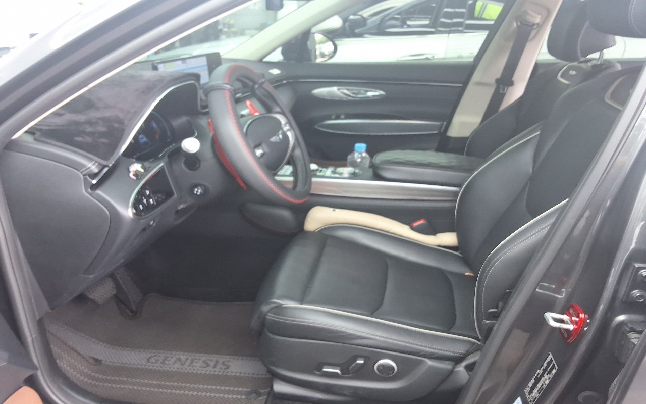2022 - genesis gv70