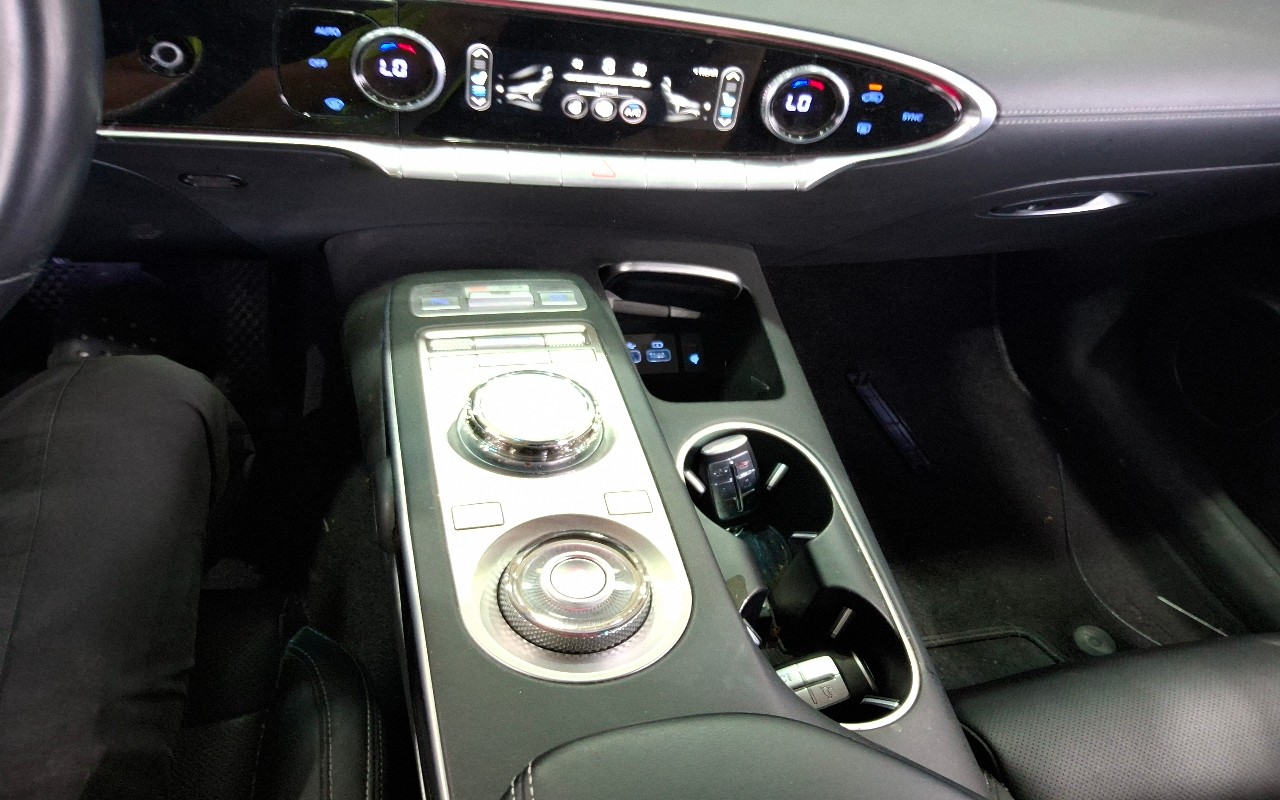 جينيسيس Gv70 2021 — صورة 9