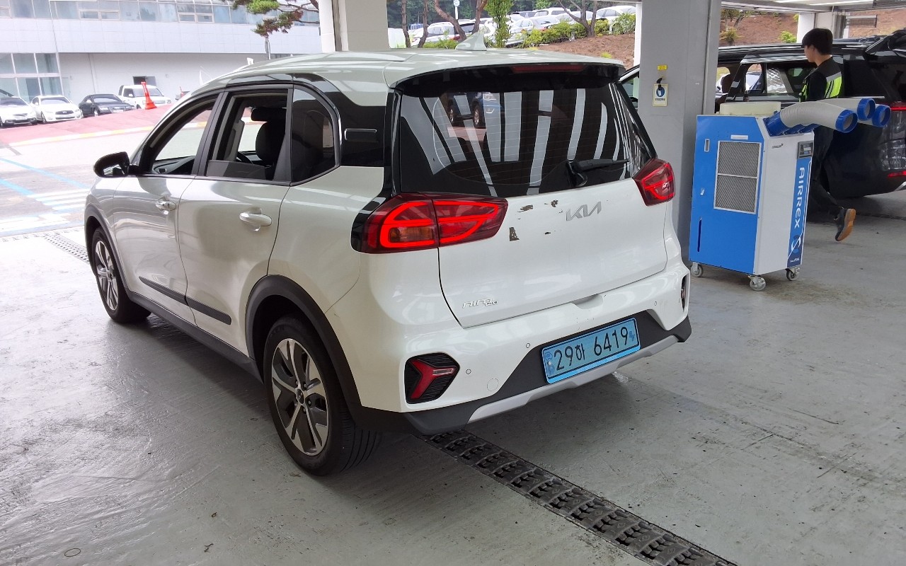 2023 - kia niro