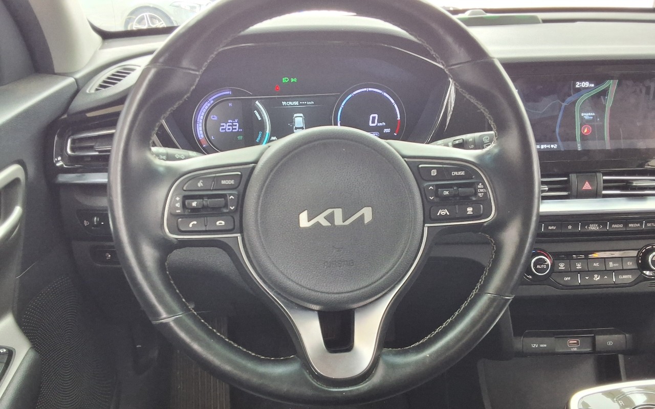 2023 - kia niro