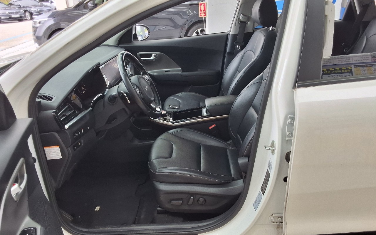 2023 - kia niro