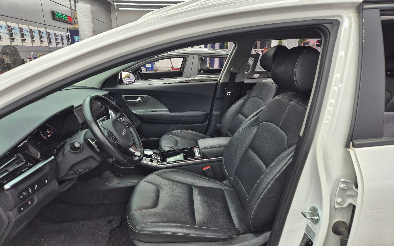 2023 - kia niro