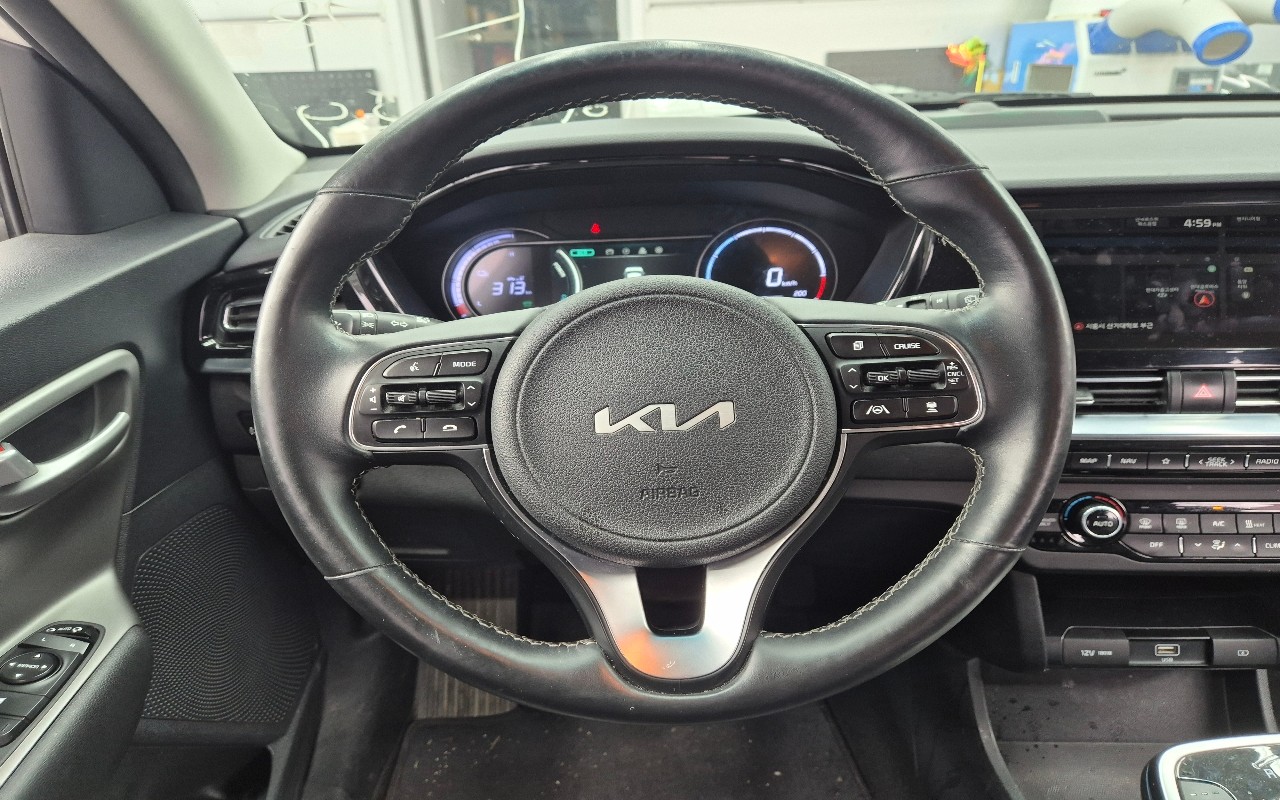 2023 - kia niro