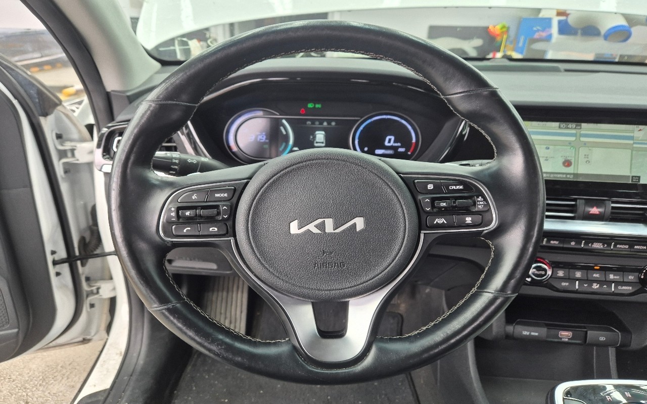2023 - kia niro