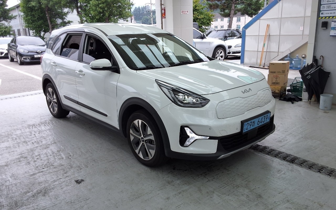 2023 - kia niro