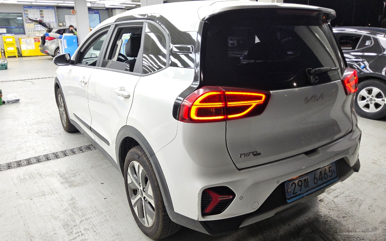 2023 - kia niro