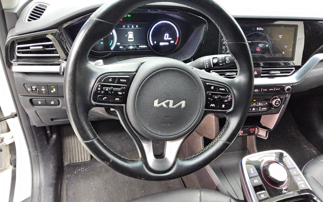 2023 - kia niro