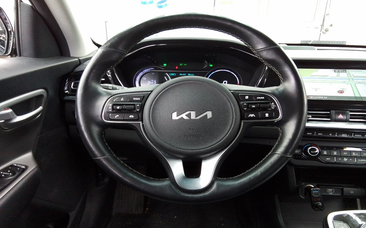 2023 - kia niro