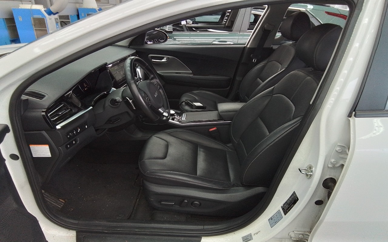 2023 - kia niro