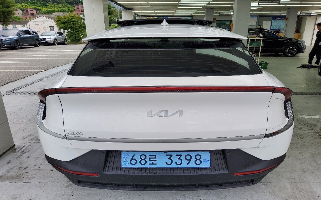 2022 - kia ev6