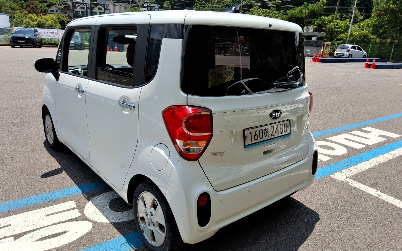 2021 - kia ray