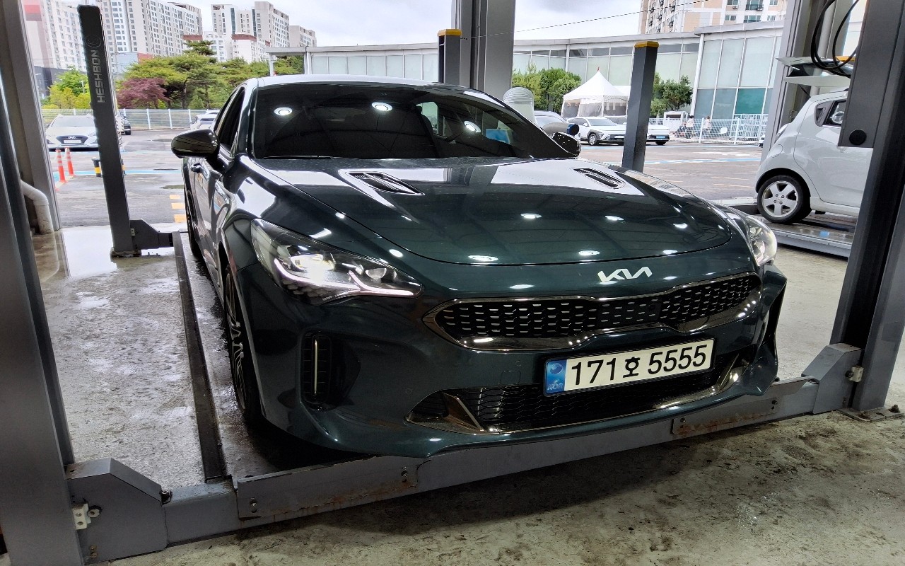 2023 - kia stinger