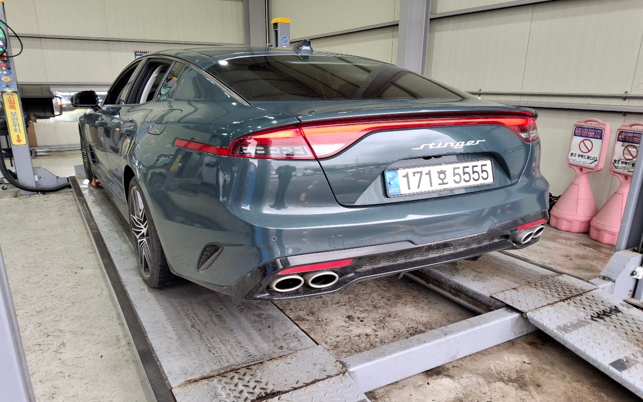 2023 - kia stinger