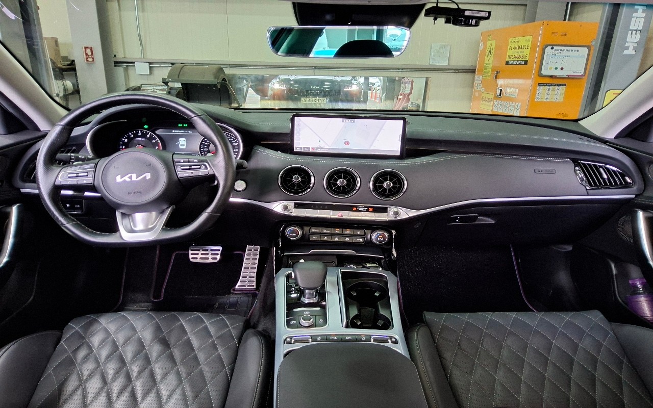 2023 - kia stinger