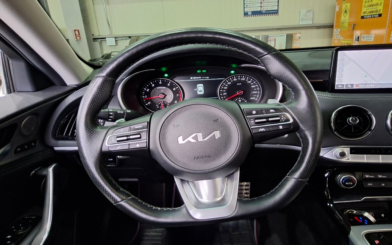 2023 - kia stinger