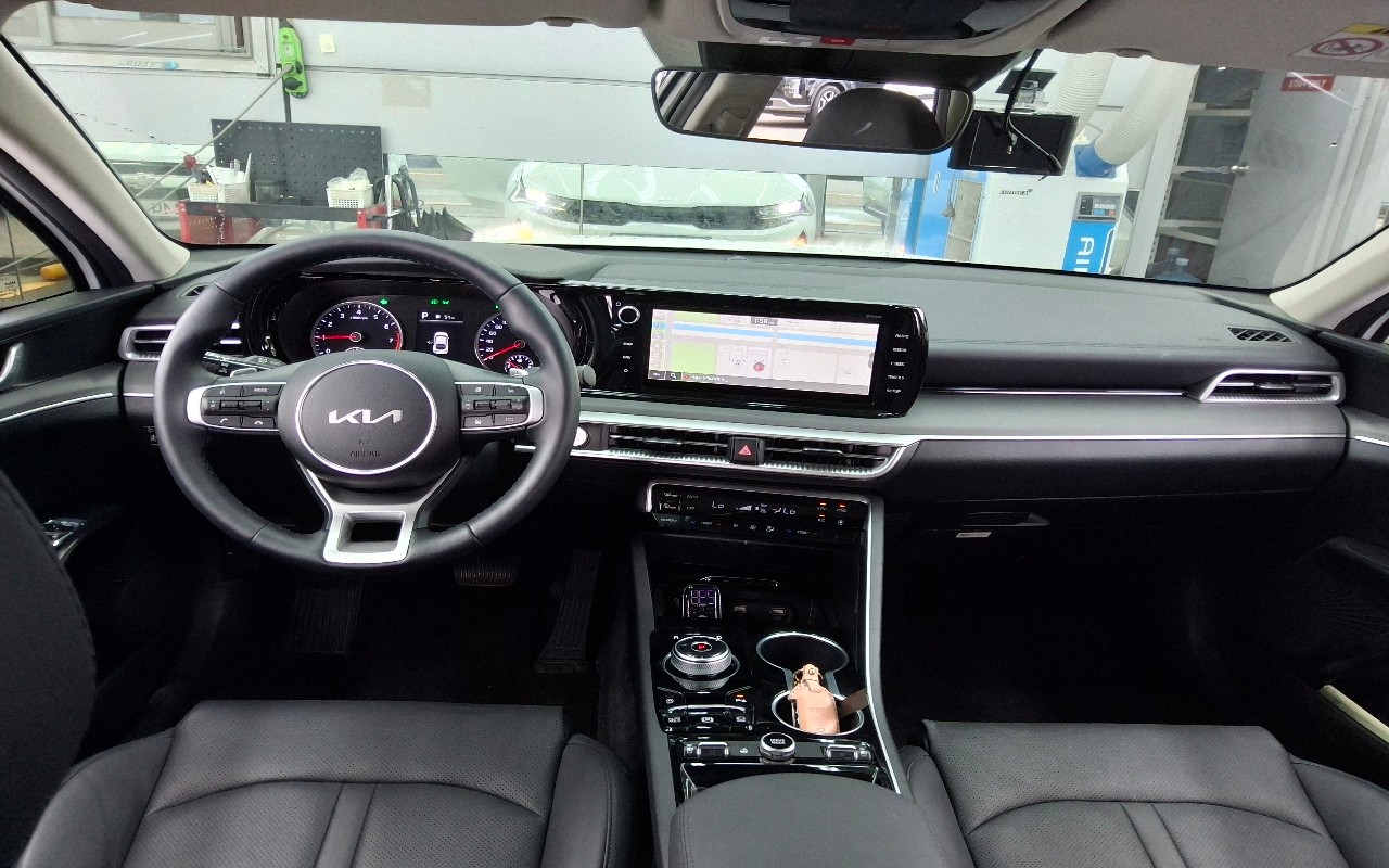 2023 - kia k5