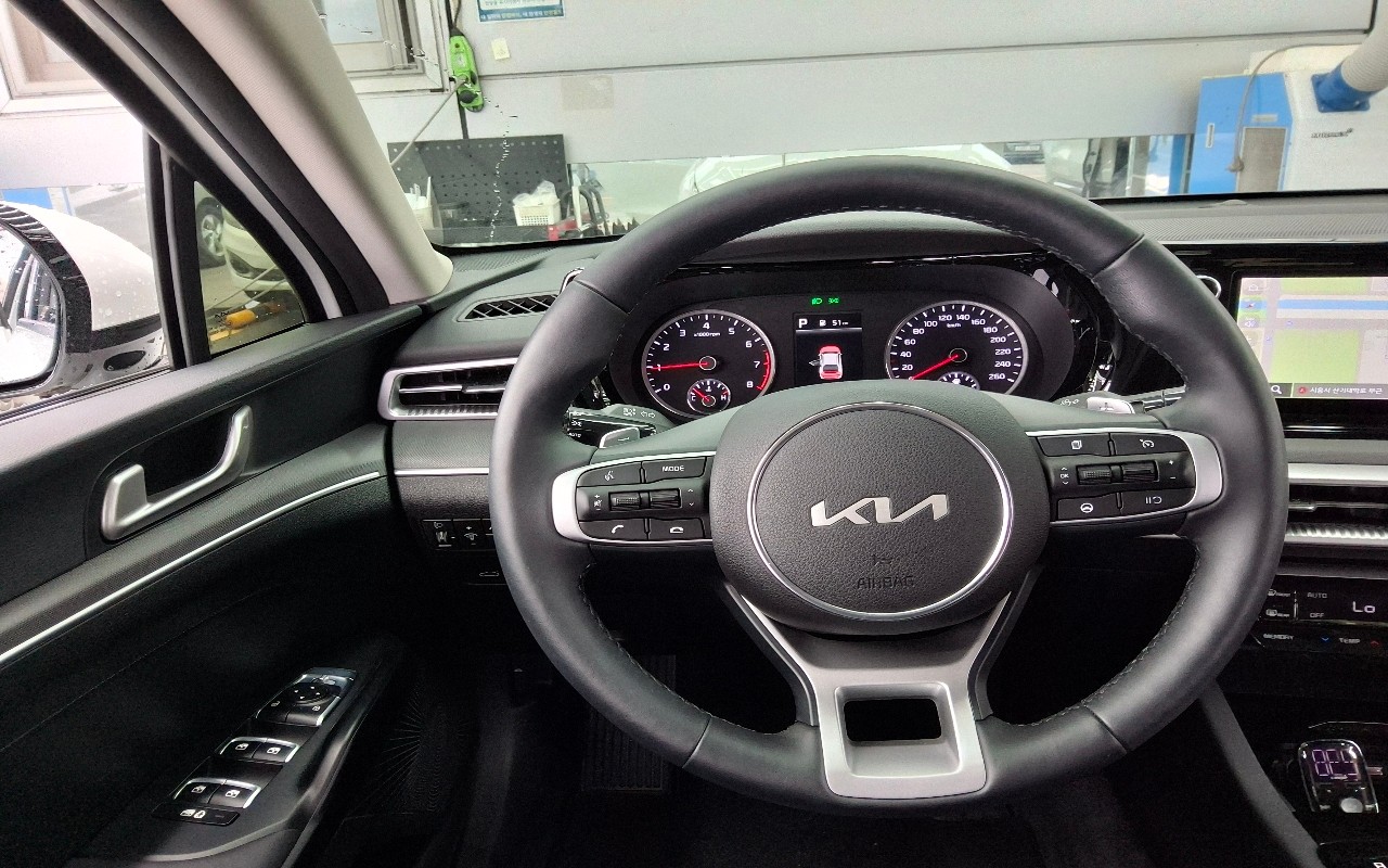 2023 - kia k5