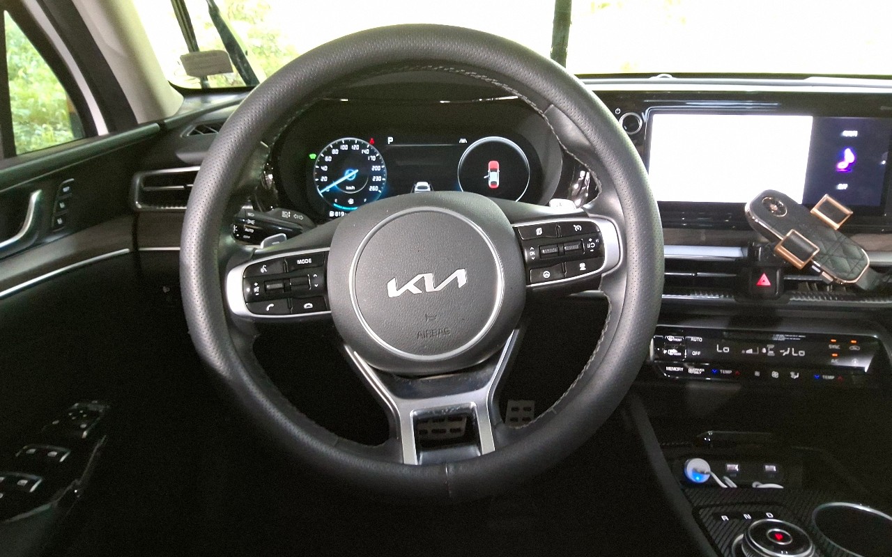2022 - kia k5