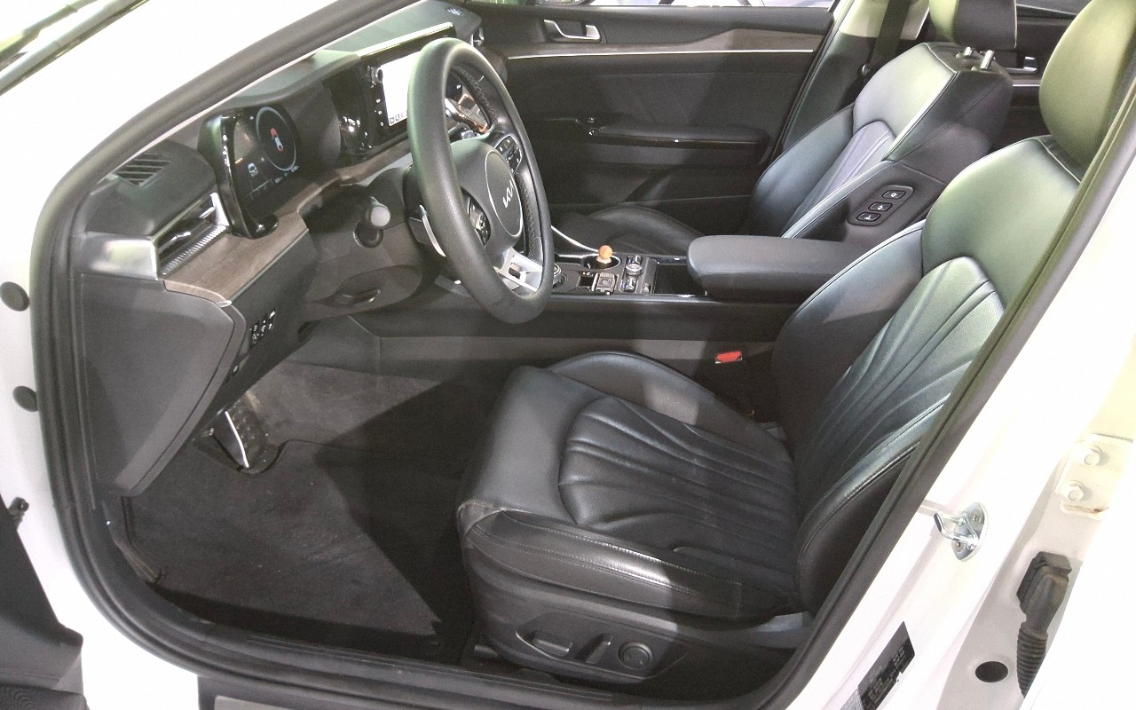 2022 - kia k5