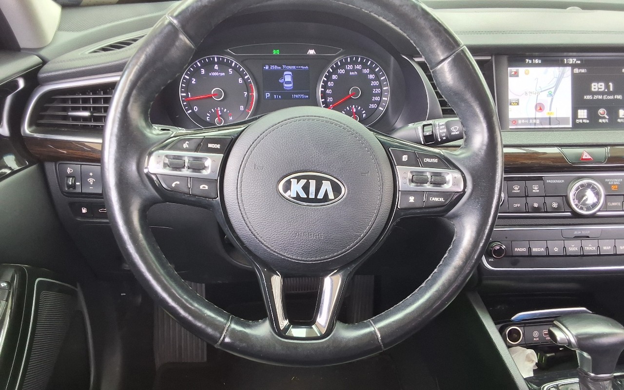 2019 - kia k7