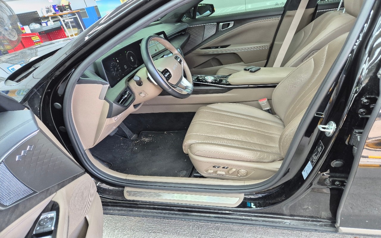 2023 - kia k8