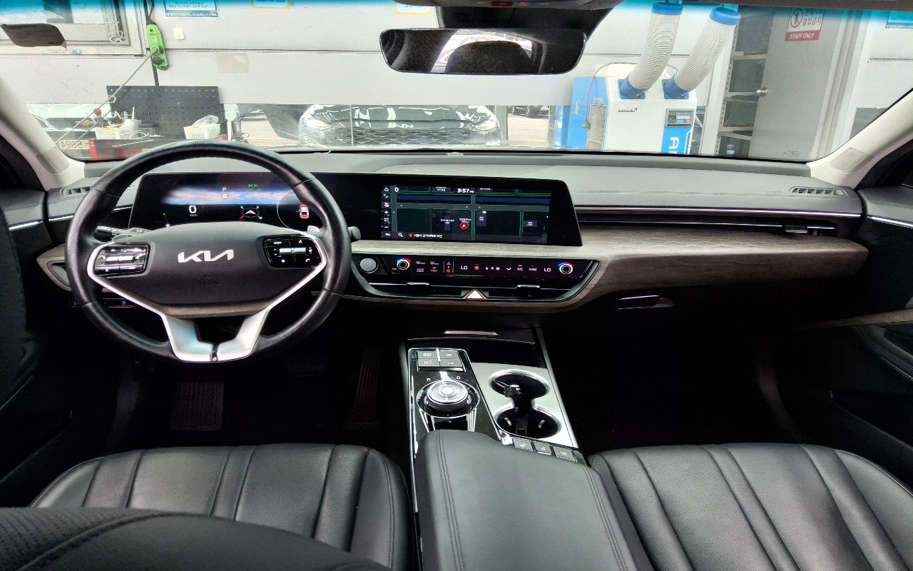 2023 - kia k8