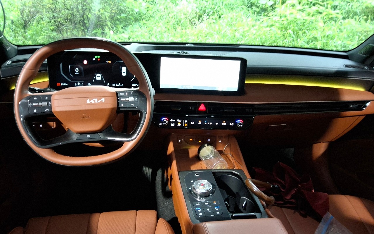 2025 - kia k8