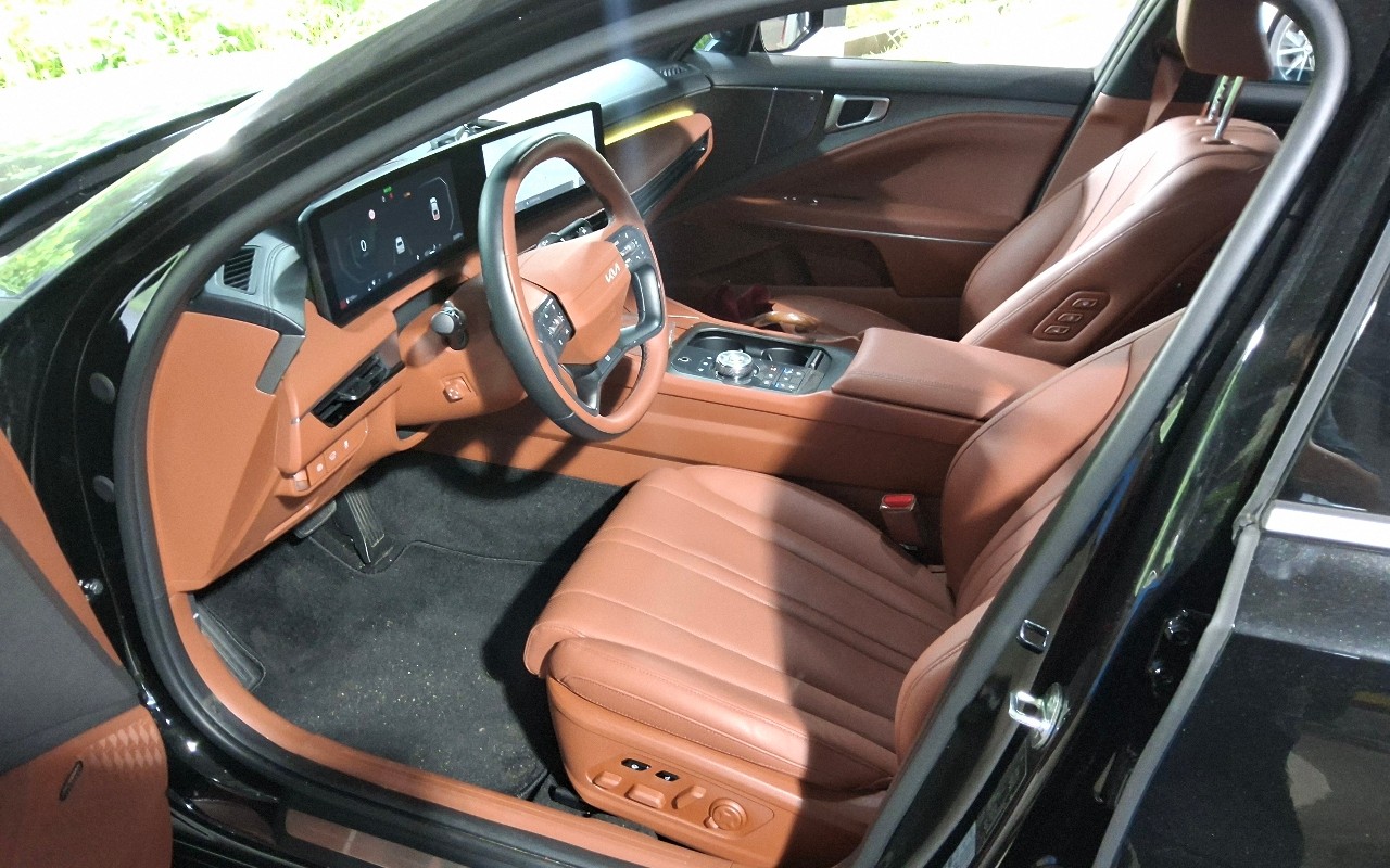 2025 - kia k8