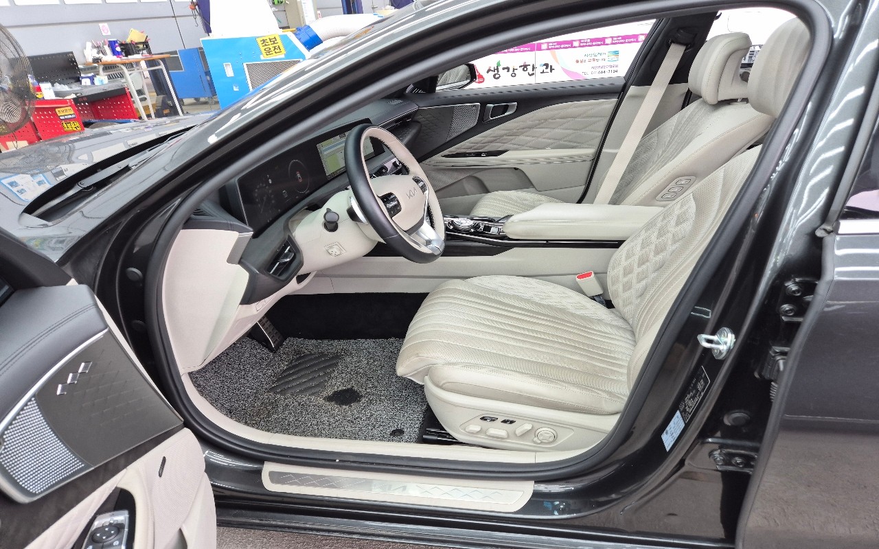 2023 - kia k8