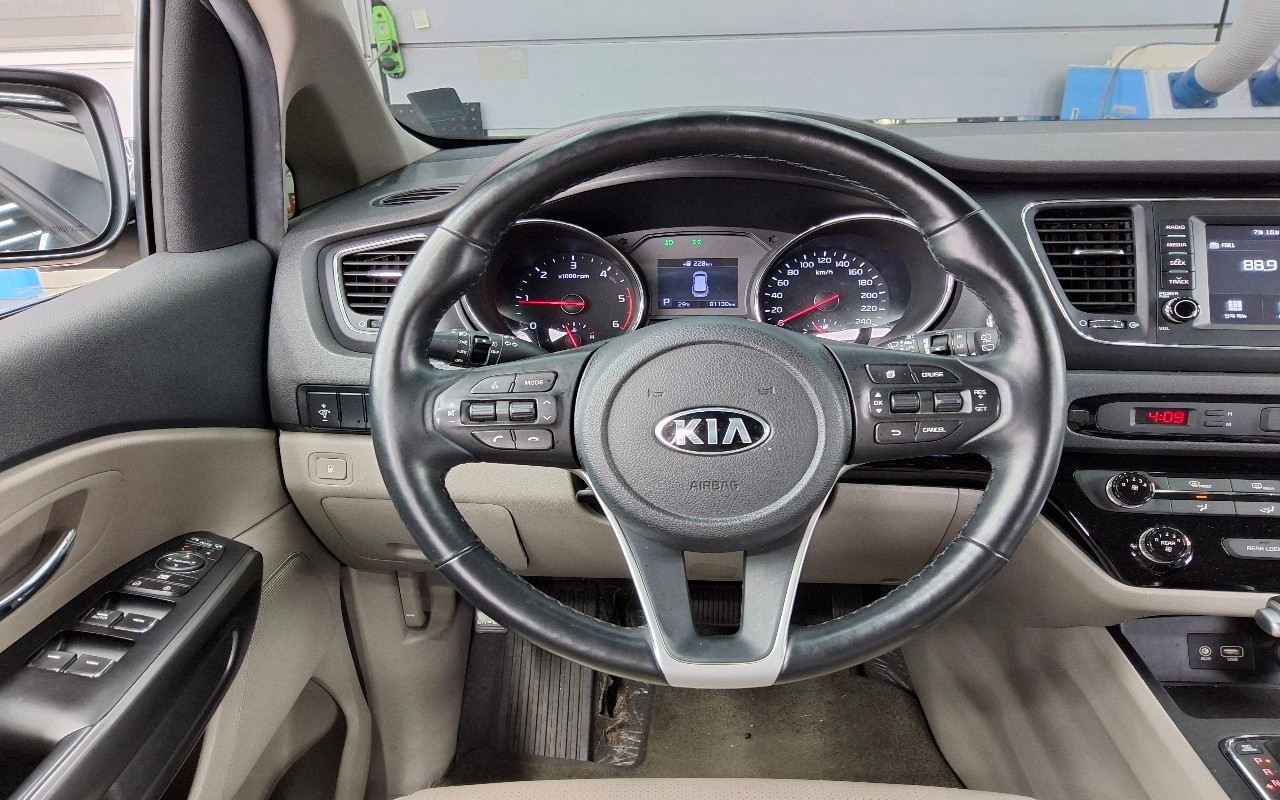 2019 - kia carnival