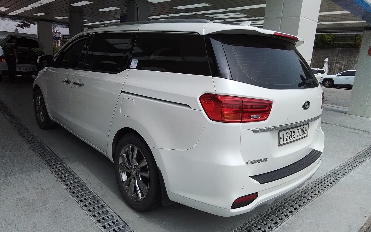 2020 - kia carnival