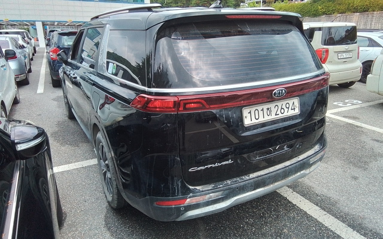 2021 - kia carnival