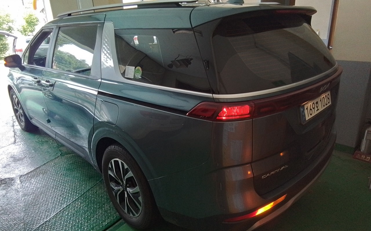 2022 - kia carnival