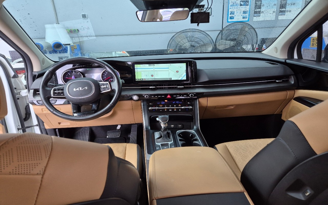 2023 - kia carnival