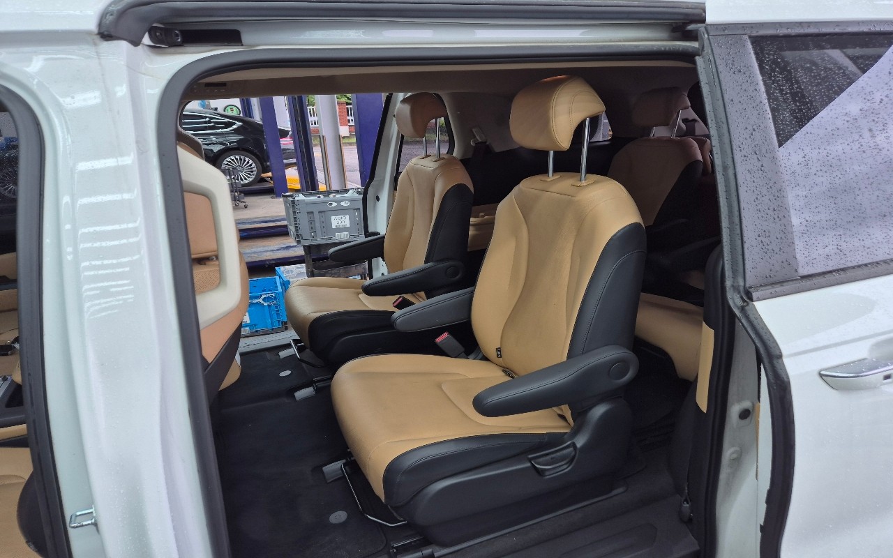 2023 - kia carnival