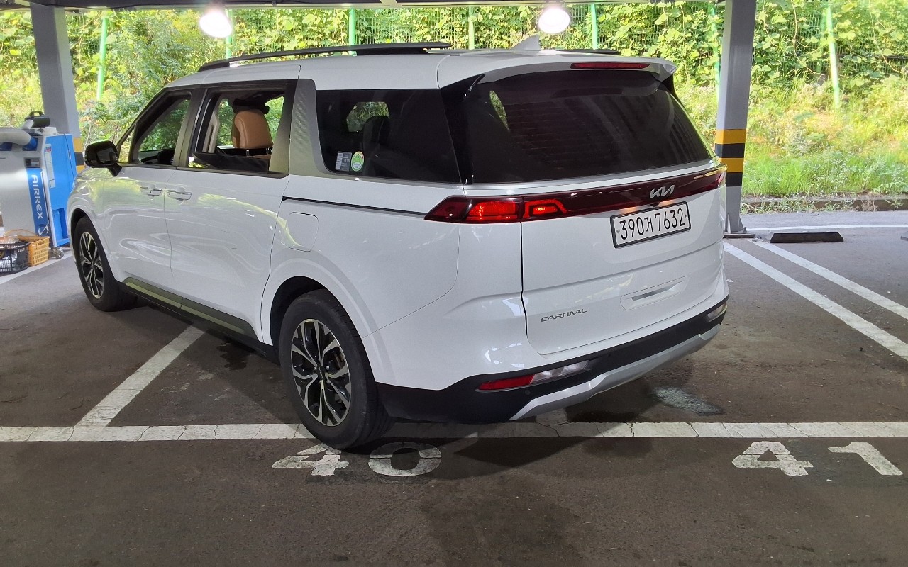 2023 - kia carnival