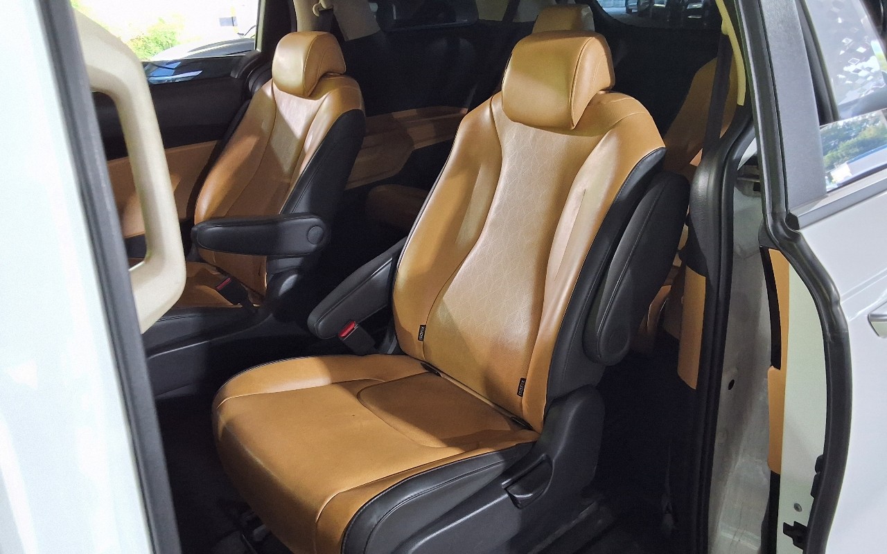 2023 - kia carnival