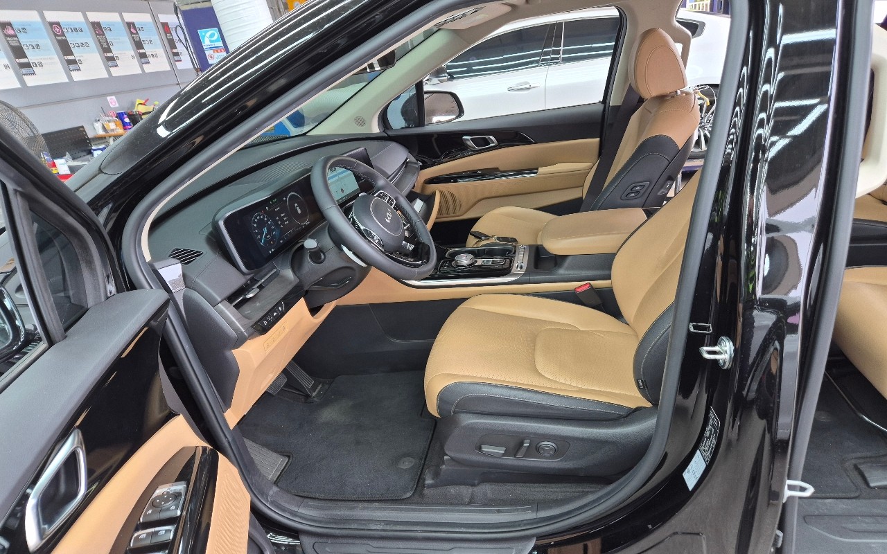 2023 - kia carnival
