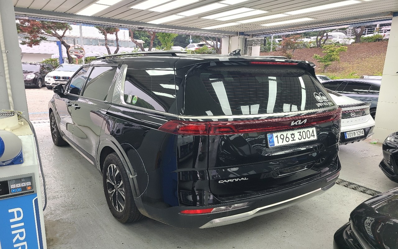 2023 - kia carnival