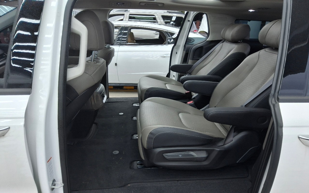 2025 - kia carnival